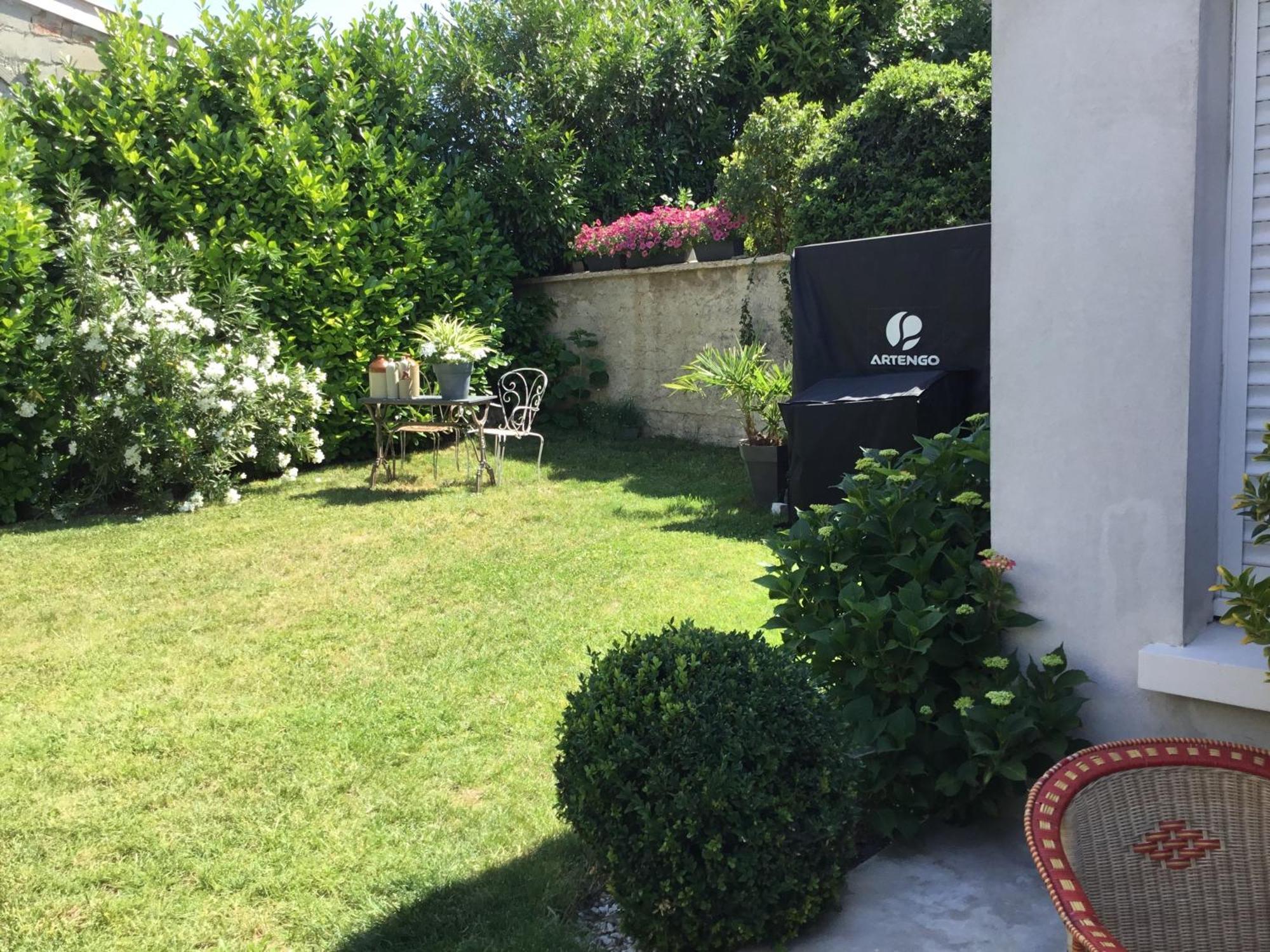 Le Chardonnay Grand Cru Homestay *